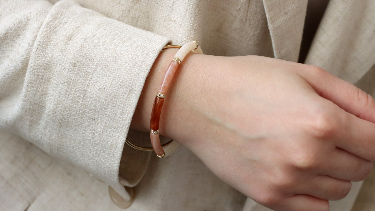 Fine curved tube beads bracelets Mocha Mousse color Fine curved tube beads bracelets Mocha Mousse color