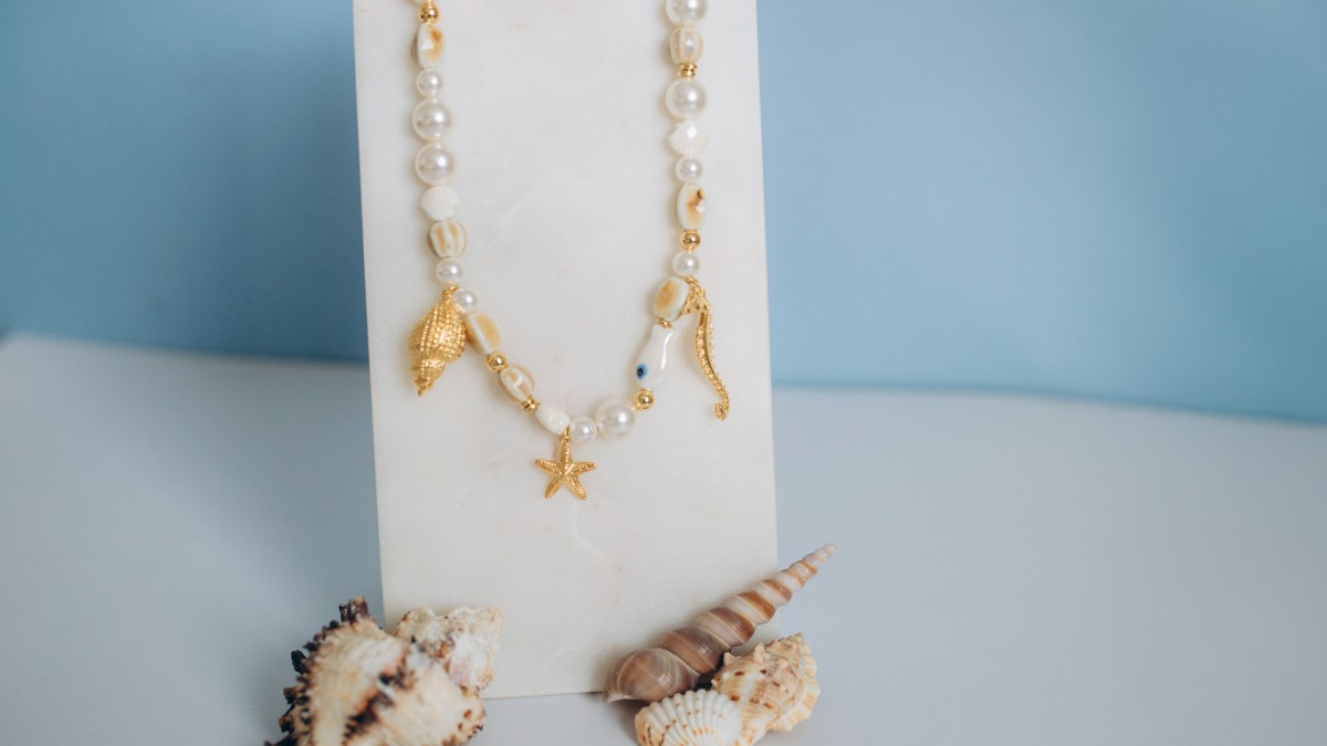 Necklace with ceramic beads, mother-of-pearl beads and marine charms Necklace with ceramic beads, mother-of-pearl beads and marine charms