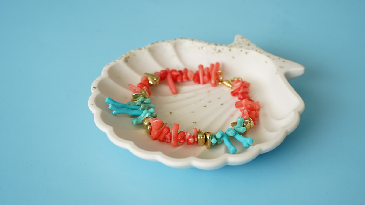 Bracelet with coral & turquoise chip beads Bracelet with coral & turquoise chip beads