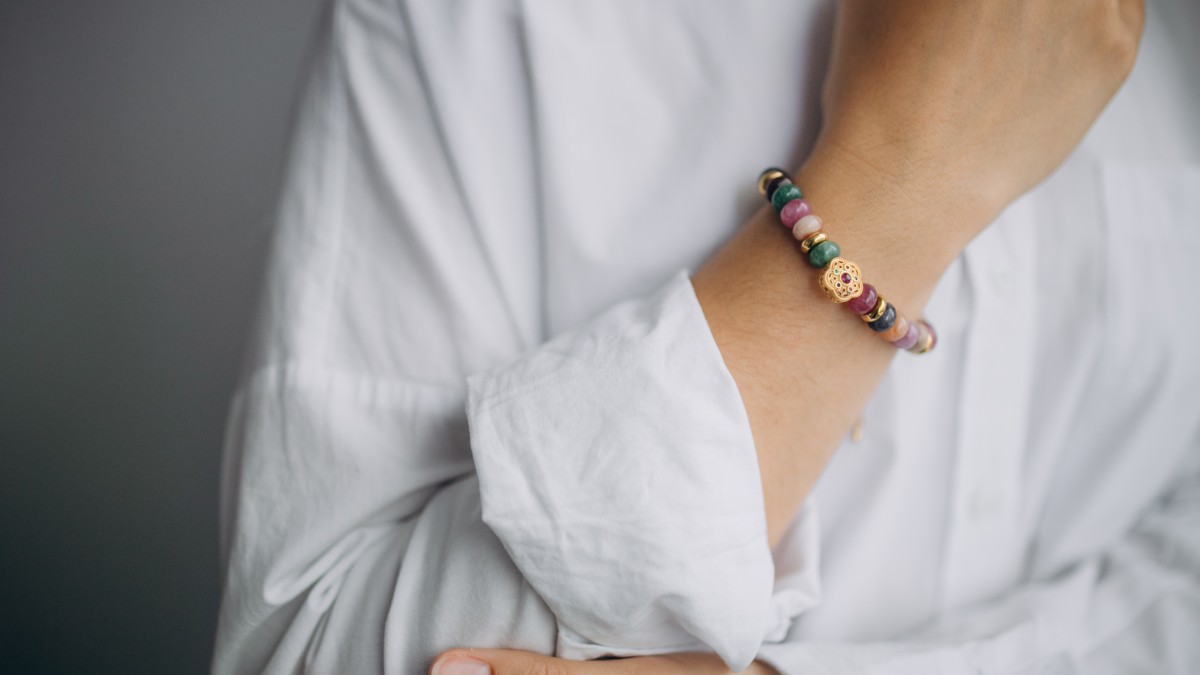 Natural stone and flower bead bracelet Natural stone and flower bead bracelet