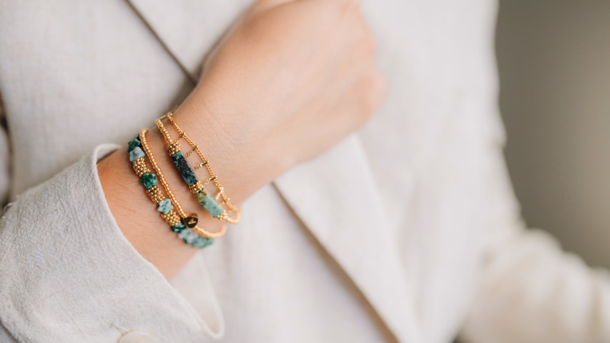 Set of green and gold bracelets in natural stones Set of green and gold bracelets in natural stones