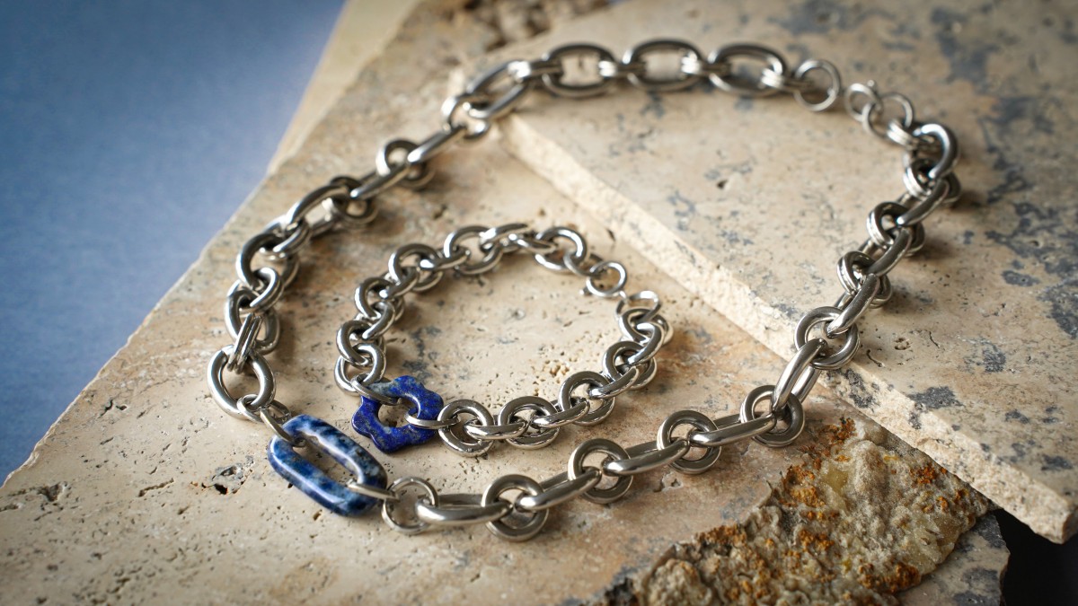 Bracelet and necklace with natural stones Bracelet and necklace with natural stones