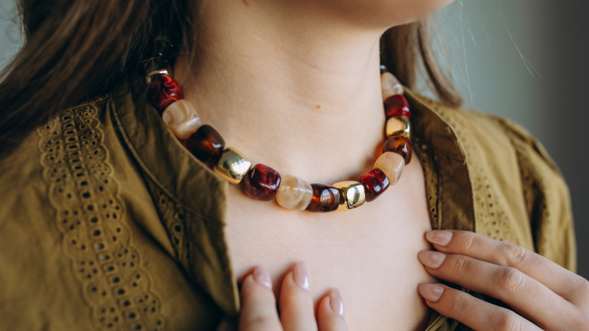 Irregular cubic resin beads necklace Irregular cubic resin beads necklace