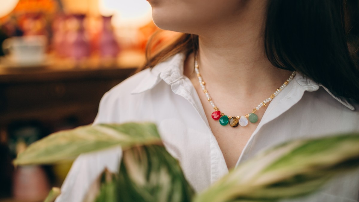 Gemstone and pearly bead pendant necklace Gemstone and pearly bead pendant necklace