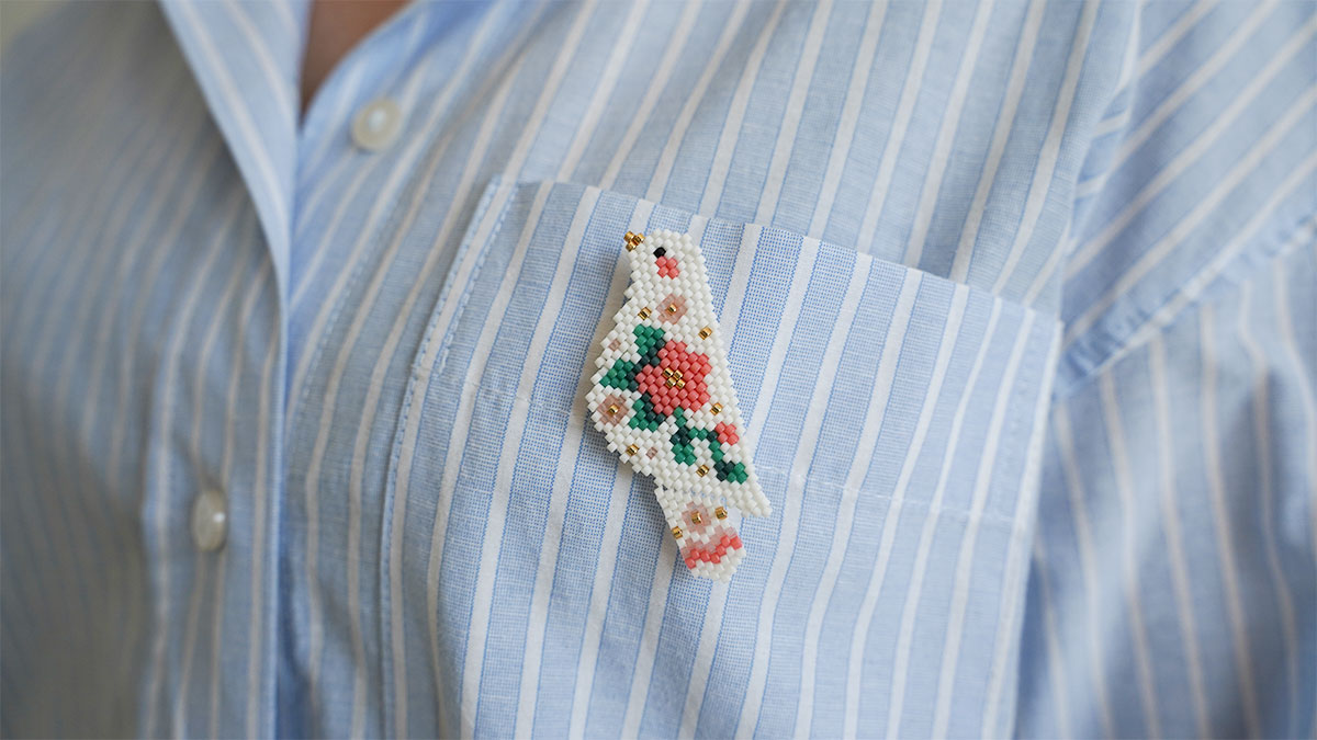 Miyuki bird brooch in Brick Stitch Miyuki bird brooch in Brick Stitch