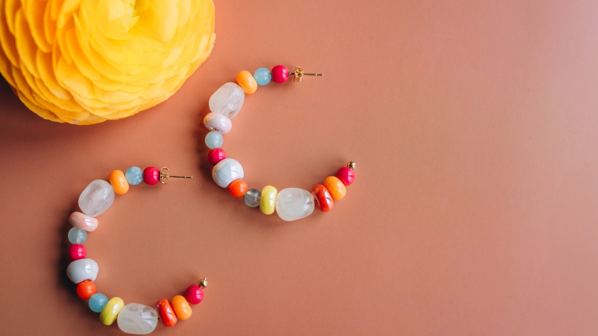 Earrings with mix of colored pearls Earrings with mix of colored pearls