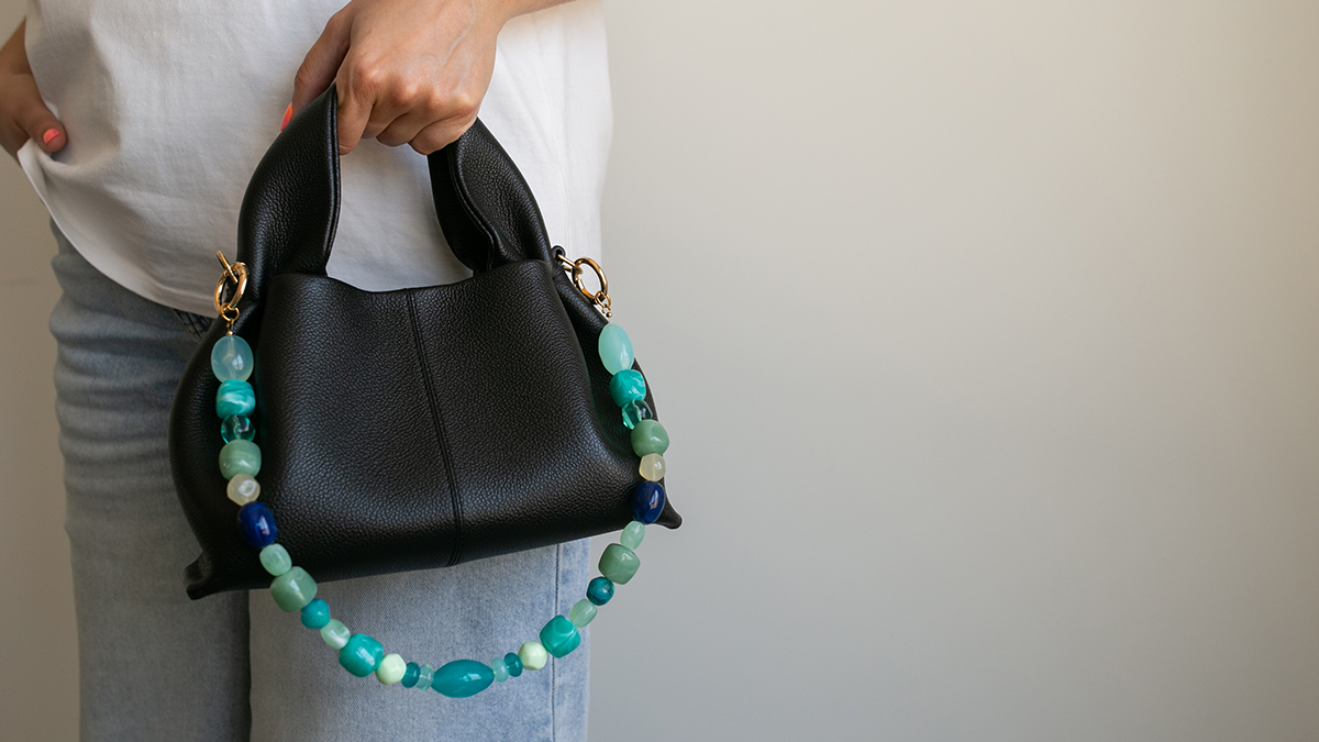 DIY Tutorial: How to Make a Bag Handle with Resin Beads DIY Tutorial: How to Make a Bag Handle with Resin Beads