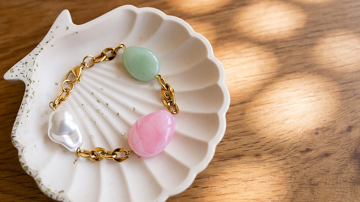 Tutorial: Resin Bead Bracelet with a Gold Chain Tutorial: Resin Bead Bracelet with a Gold Chain
