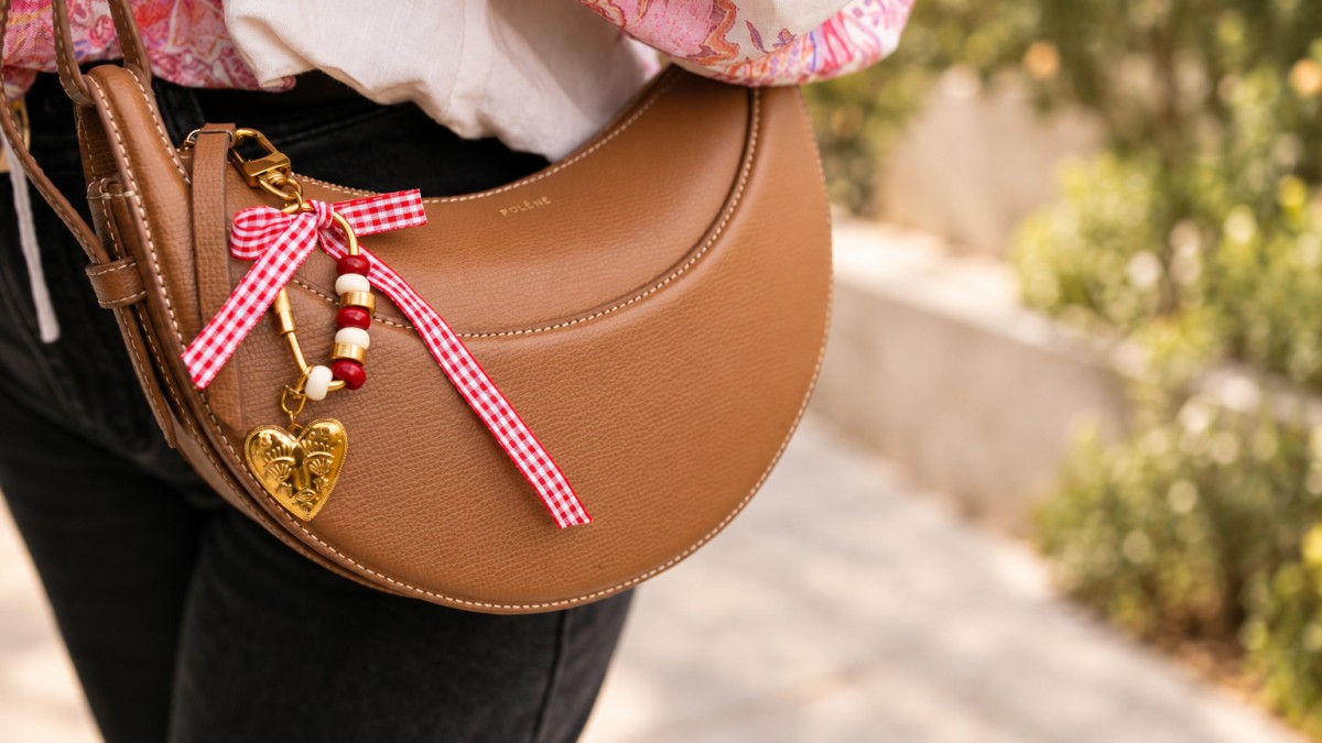 Key chain made of resin beads and stainless steel charms Key chain made of resin beads and stainless steel charms